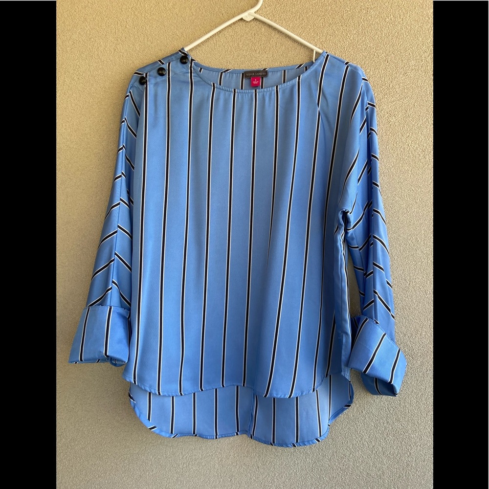 Vince Camuto blouse size small.